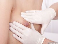 miközben meglátogatja a nőgyógyászát."