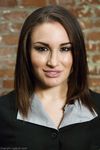 A barna szobalány, Gabriella Paltrova és a dögös főnöknő, Krissy Lynn megmutatják dögös melleiket