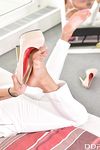 Seductive Redhead Daphne Klyde's Feet Worshiped After Seducing Her Boyfriend
Irresistible Redhead Daphne Klyde Gets Feet Worshiped Post Boyfriend Seduction