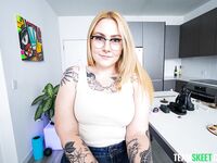 Blonde Babe Gracie Shows Off Outstanding Deepthroat Skills