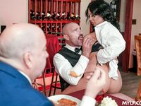 London Rose Loves Public Sex in Dusky Brown Style