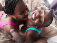 Zawaadi és Lexi Luv fekete ribancait ágyban dugnák meg fotók (Zaawaadi)