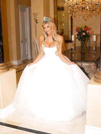 Beautiful Bride Kendall Brooks Jumps in Wedding Dress with Plentiful Cleavage
Seductive Bride Kendall Brooks Flaunts Ample Cleavage in Wedding Gown