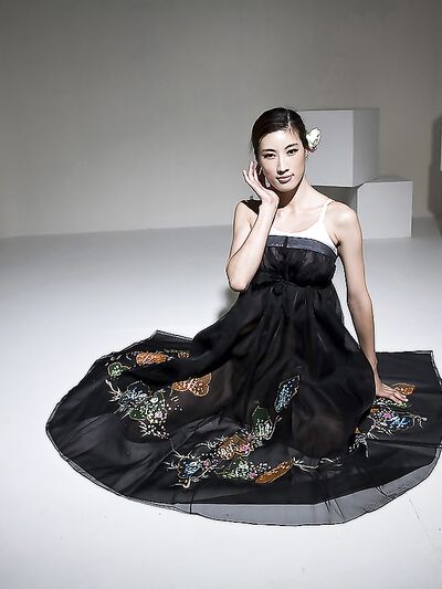 Seductive Korean Eunkyung Oh Strips Down and Reveals Fake Tits