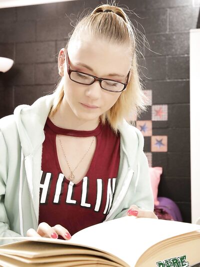 miután szárazra szopták a farkát"