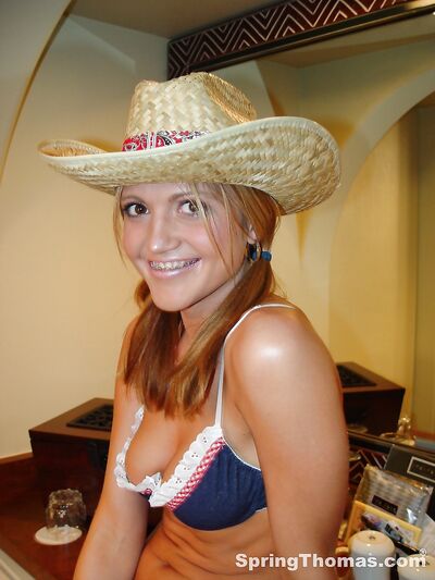 Az amerikai ribanc, Spring Thomas lesoppál egy fekete férfit, miután meglovagolta a nagy farkát