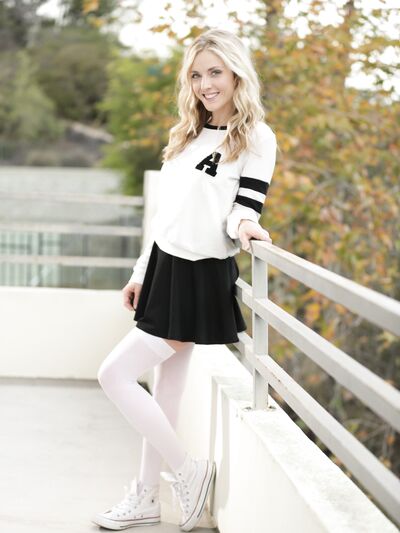 Blonde Babe Karla Kush Gets Herself Off in the Bathroom ? Photos