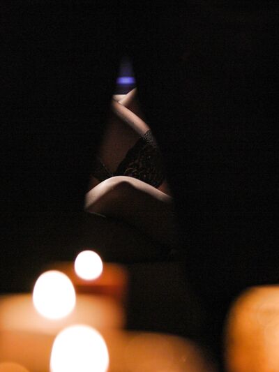 Isabella De Laa és Rika Fane nem tudják abbahagyni egymás nyalogatását