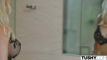 Hungry Real Estate Agent Pounces on Client's Big Cock