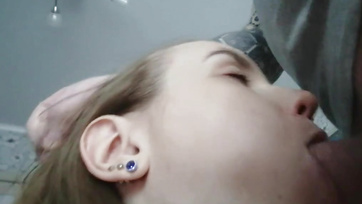 Amateur babe gives head and licks her man's balls