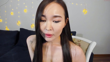 Sexy Asian babe shows off her tits to her subscribers on webcam
