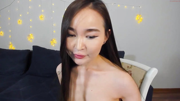 Sexy Asian babe shows off her tits to her subscribers on webcam