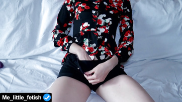 Teasing her stepsister and grabbing her favorite vibe - horny teen babe
