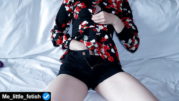 Teasing her stepsister and grabbing her favorite vibe - horny teen babe