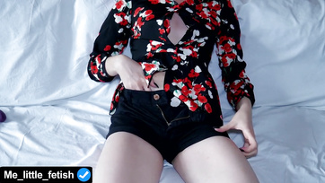 Teasing her stepsister and grabbing her favorite vibe - horny teen babe
