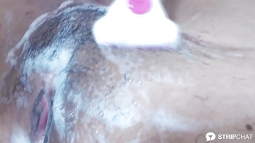 Ravishing the Mediterranean girl's pussy before pounding it to pieces