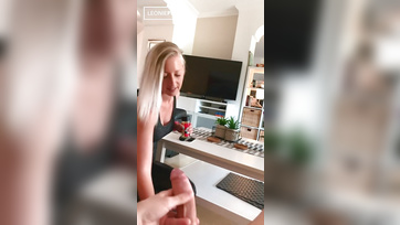 My Sexy Babe Jerked Me Off with Her Magical Hands