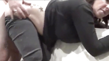 Amateur Babe in Leggings Gets Fucked from Behind