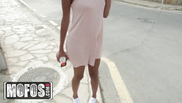 Caught Her Ass, Then Spread Her Legs for More Cash