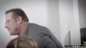 Stepdad Got a Little Upset When He Realized He Fucked My Pussy
Daddy's Mad After He Nailed My Pussy