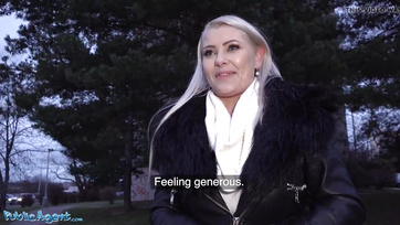 Egy kis pénzzel sikerült rávennie a formás kiscsajt a baszásra