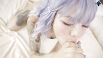 Guy Sprays Cum on Adorable Girl After Skillfully Blowing Him