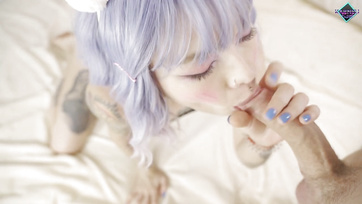 Guy Sprays Cum on Adorable Girl After Skillfully Blowing Him