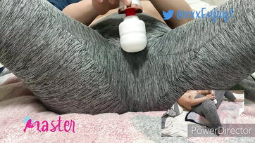 Soaked Yoga Instructor Vibing Her Pussy