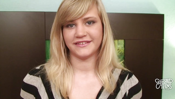 Cute 18-Year-Old Blonde Babe Fills Her Tight Bald Pussy