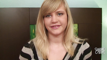 Cute 18-Year-Old Blonde Babe Fills Her Tight Bald Pussy