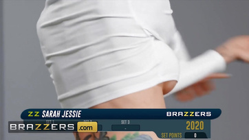 Jó mélyen bevágta a szőke milf popsijába, csak hogy szabotálja!