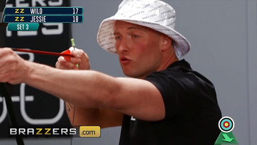 Jó mélyen bevágta a szőke milf popsijába, csak hogy szabotálja!