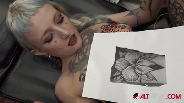 Teen with a pierced pussy sucks cock after getting inked
