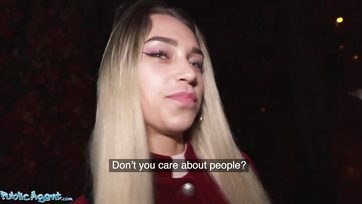 Street Agent Sucks off Beautiful 20-Year-Old Teen Girl