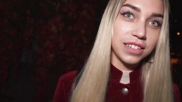 Street Agent Sucks off Beautiful 20-Year-Old Teen Girl