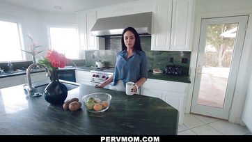 I Slid My Cock Between the Tits of My Sexy Stepmom