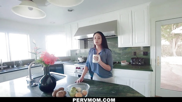 I Slid My Cock Between the Tits of My Sexy Stepmom