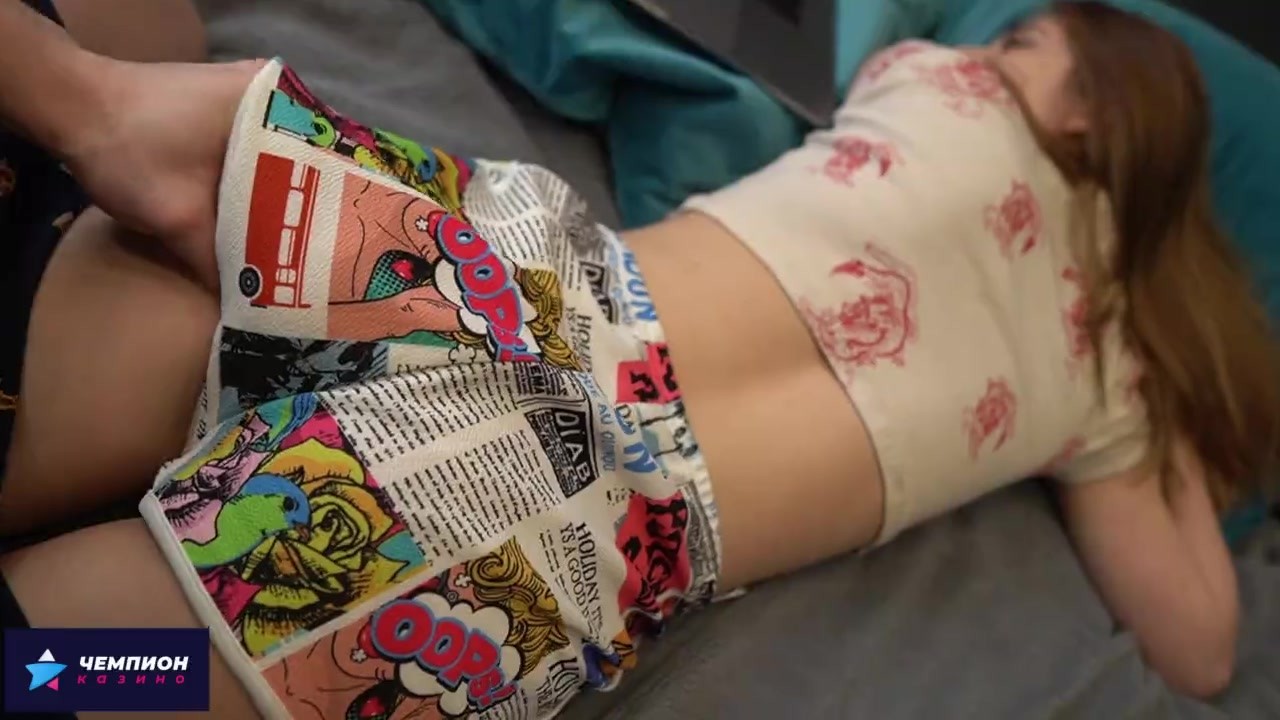 Mostoha hugi masszázst akart, de kufirc lett belőle! - porno1.hu
