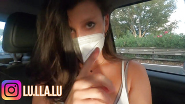 Curvy amateur babe masturbates behind her brother in the back seat