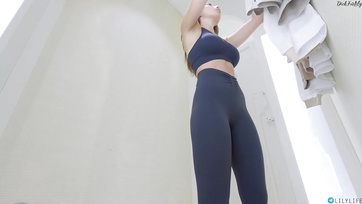 Sexy Young Babe Masturbates on the Casting Couch
