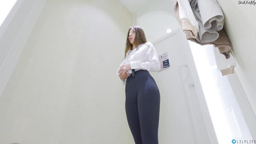 Sexy Young Babe Masturbates on the Casting Couch