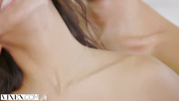 With his massive cock, he easily seduced the sexy teen babe