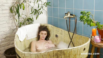 Sexy girls splash around and masturbate - a selection of sex videos