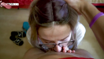 In exchange for a blowjob, my stepsister spent the night with me.