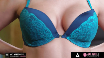 A Luxurious Massage for the Blonde Milf