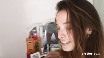 Amateur teen cutie pulls out and rides her dildo