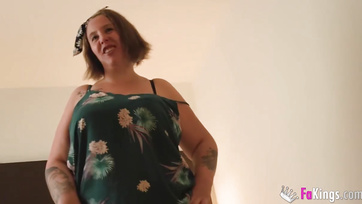 The big-bottomed woman desperately craves a young cock