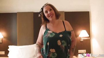 The big-bottomed woman desperately craves a young cock