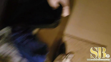 Anál öklözés és bőséges punci spricc