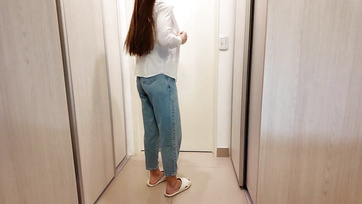 A munka előtt a nagyseggű mostohaanyukám megengedte hogy teleélvezzem a bugyiját